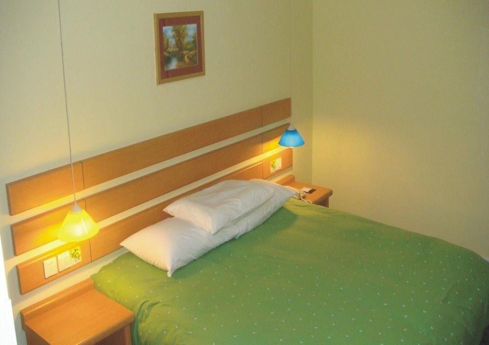 Home Inn Guangzhou Guangdong University Of Foreign Studies Baiyun Avenue Экстерьер фото